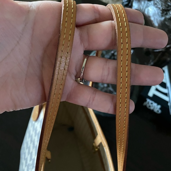 Louis Vuitton Neverfull MM - Picture 5 of 8